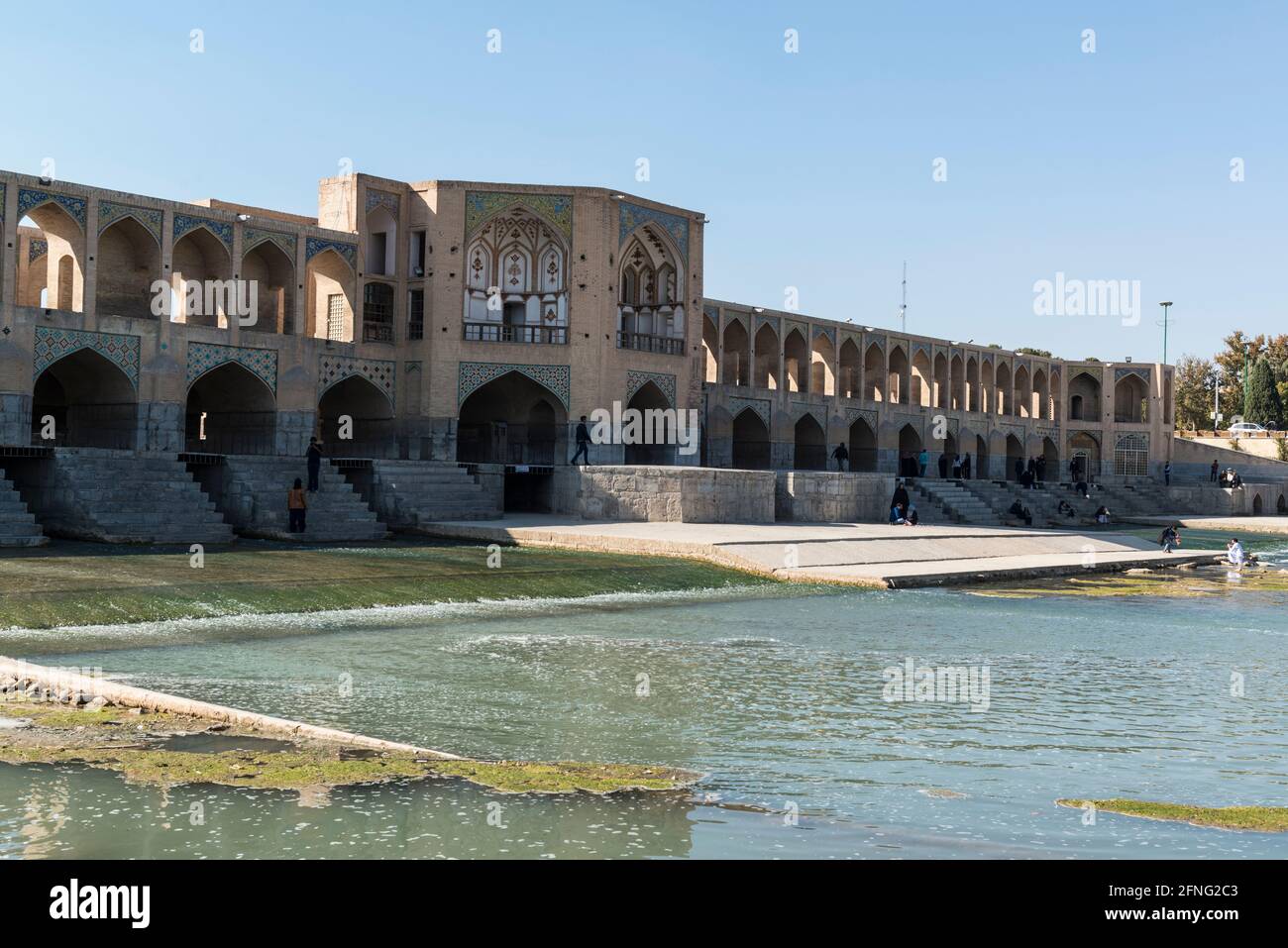 Le pont historique de Khaju au-dessus de la rivière Zayanderud à Ispahan, en Iran Banque D'Images