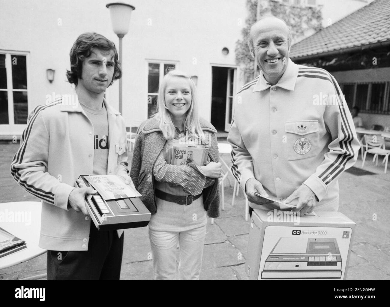Que Sont Devenus Patrice Et Philippe Gall Chanteur France Gall.football joueur Gert Müller, chanteur France Gall et  entraîneur Helmut Schön. [traduction automatique] Photo Stock - Alamy