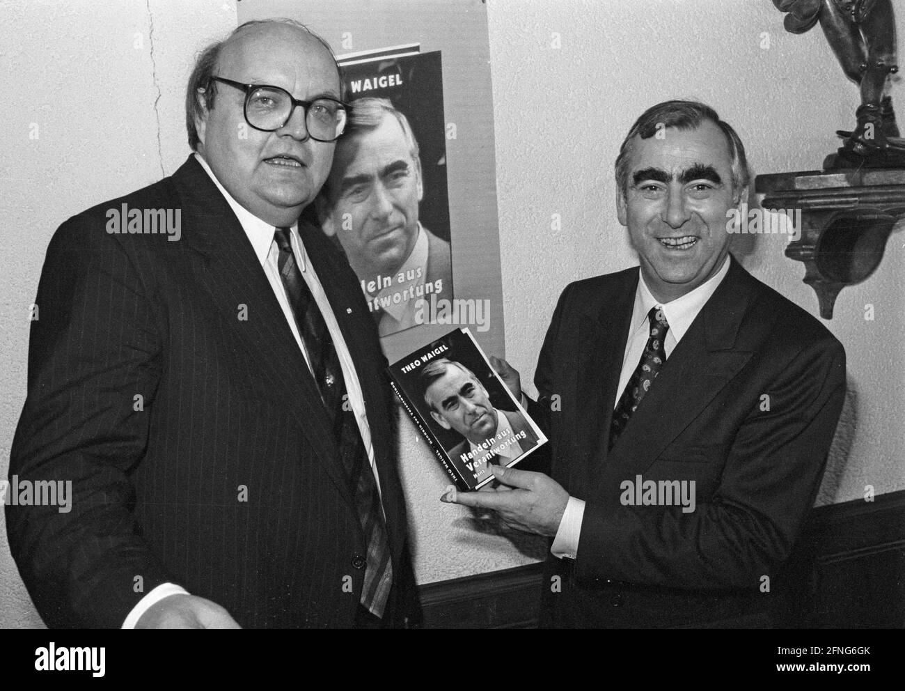 « Theo Waigel, ministre fédéral des Finances et président du CSU, présente son livre « Handeln aus Verantwortung ». [traduction automatique]' Banque D'Images