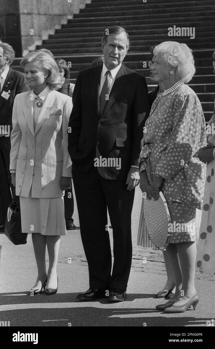 Allemagne, Koblenz, 30.05.1989 Archive-No.: 06-69-06 visite du Président américain photo: Hannelore Kohl (à gauche), George H. W. Bush (au centre) et Barbara Bush, à Koblenz [traduction automatique] Banque D'Images