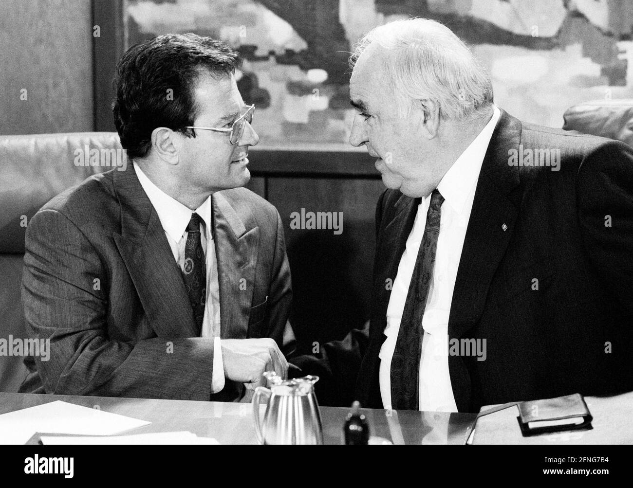 Le ministre fédéral des Affaires étrangères Klaus KINKEL , le FDP , et le chancelier fédéral Helmut KOHL , le CDU , lors d'une réunion du cabinet en septembre 1997 [traduction automatique] Banque D'Images