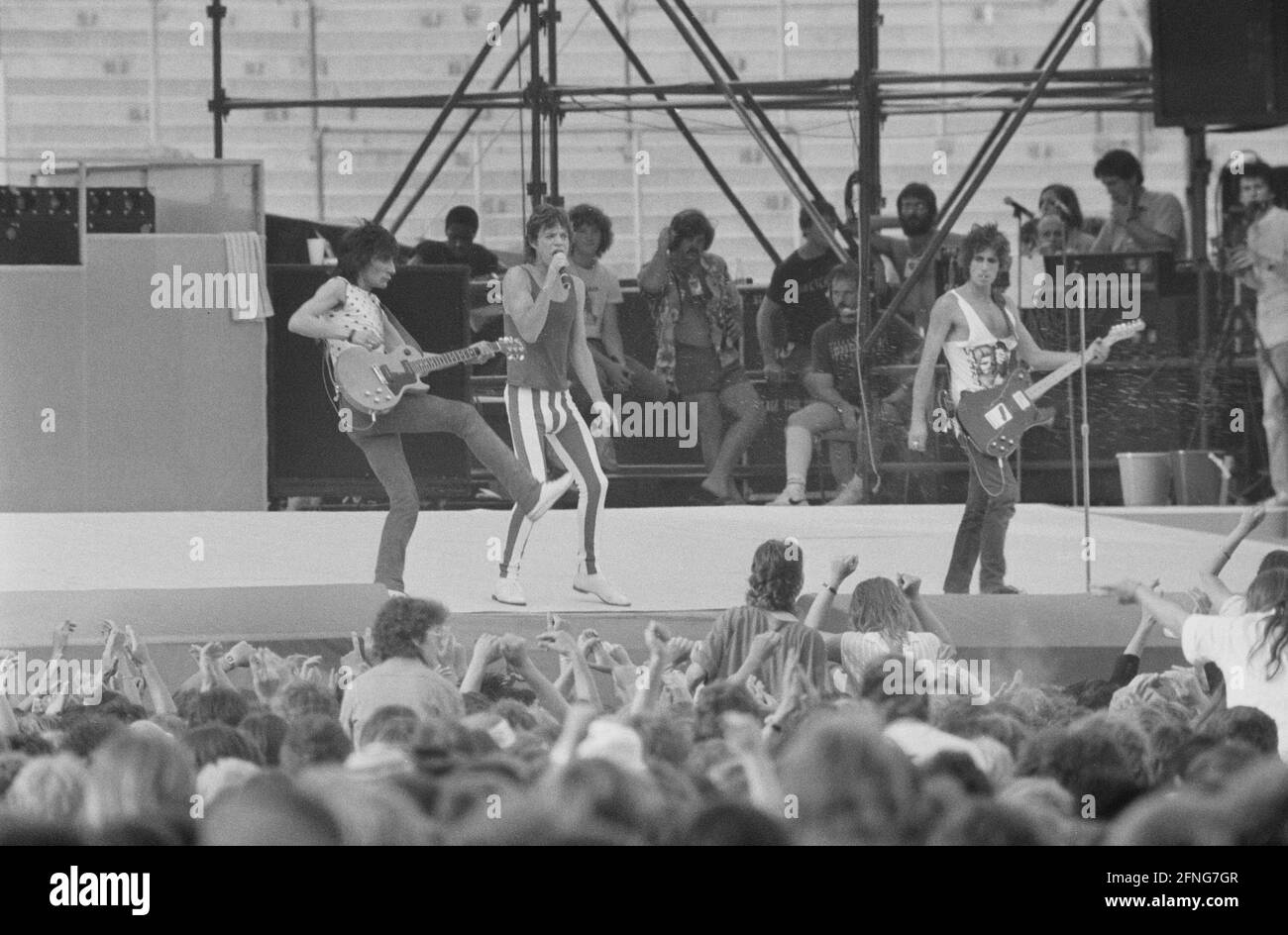 « Keith Richards, Mick Jagger et Ron Wood se jouent ensemble sur scène au stade olympique de Munich. Avec Charlie Watts, ils sont le groupe ''Rolling Stones''. [traduction automatique]' Banque D'Images