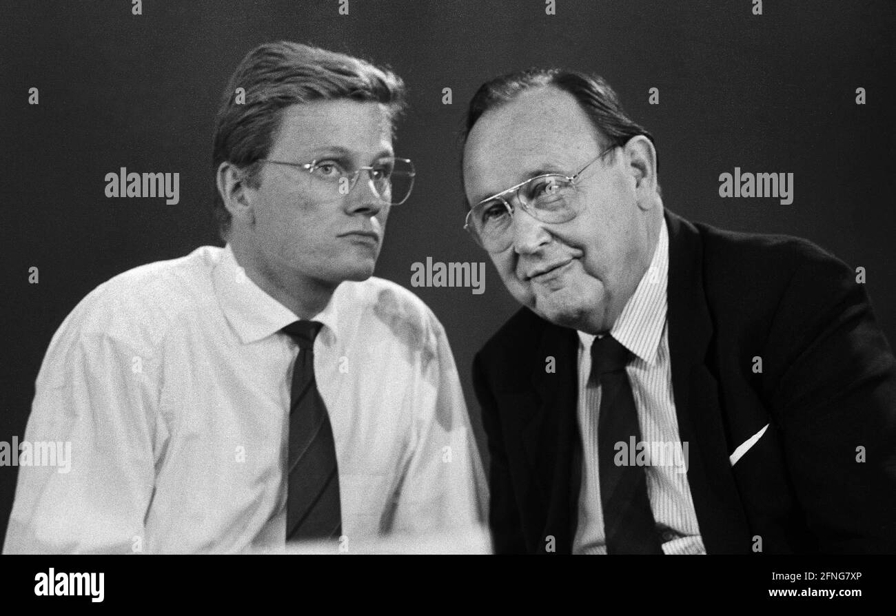 Allemagne, Duisburg, 22.04.1989. Archive No.: 07-05-24 FDP Conférence du Parti européen photo: Ministre fédéral des Affaires étrangères Hans-Dietrich Genscher et Guido Westerwelle [traduction automatique] Banque D'Images