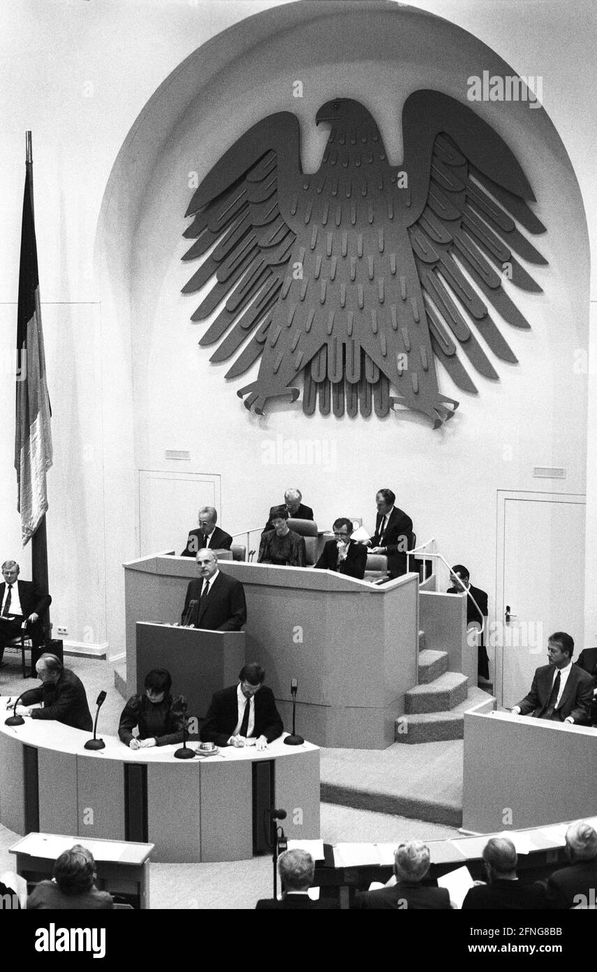 Allemagne, Bonn, 01.09.1989. Archive-No.: 08-04-24 Déclaration du gouvernement du chancelier Kohl le jour de commémoration de l'invasion de la Pologne en 1939 photo: Le chancelier Helmut Kohl pendant le discours [traduction automatique] Banque D'Images