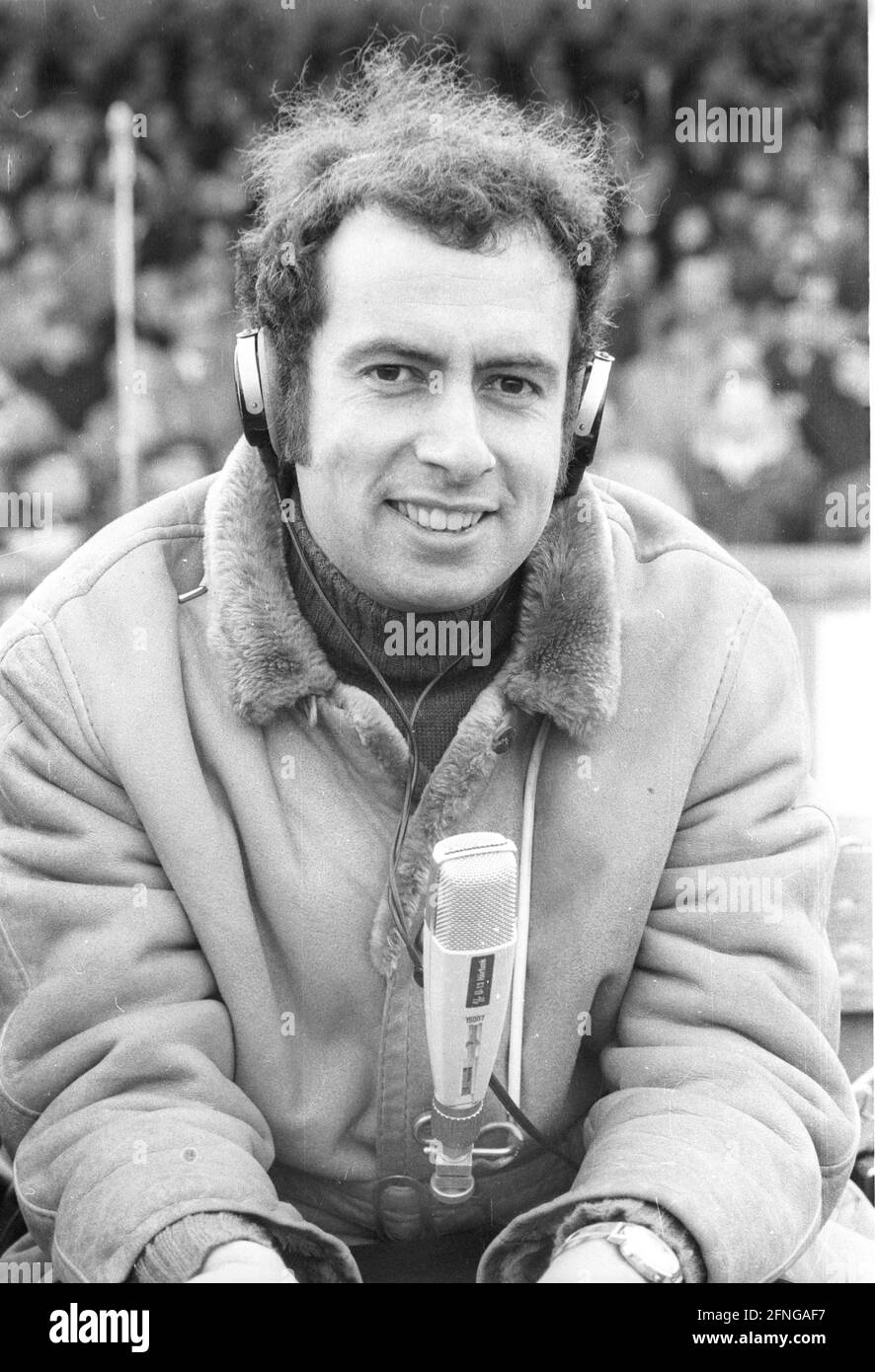 Regionalliga Ouest 1969/70. ETB Schwarz-Weiß Essen - Arminia Bielefeld 0:1/12.04.1970. Le journaliste sportif Heribert Faßbender. [traduction automatique] Banque D'Images