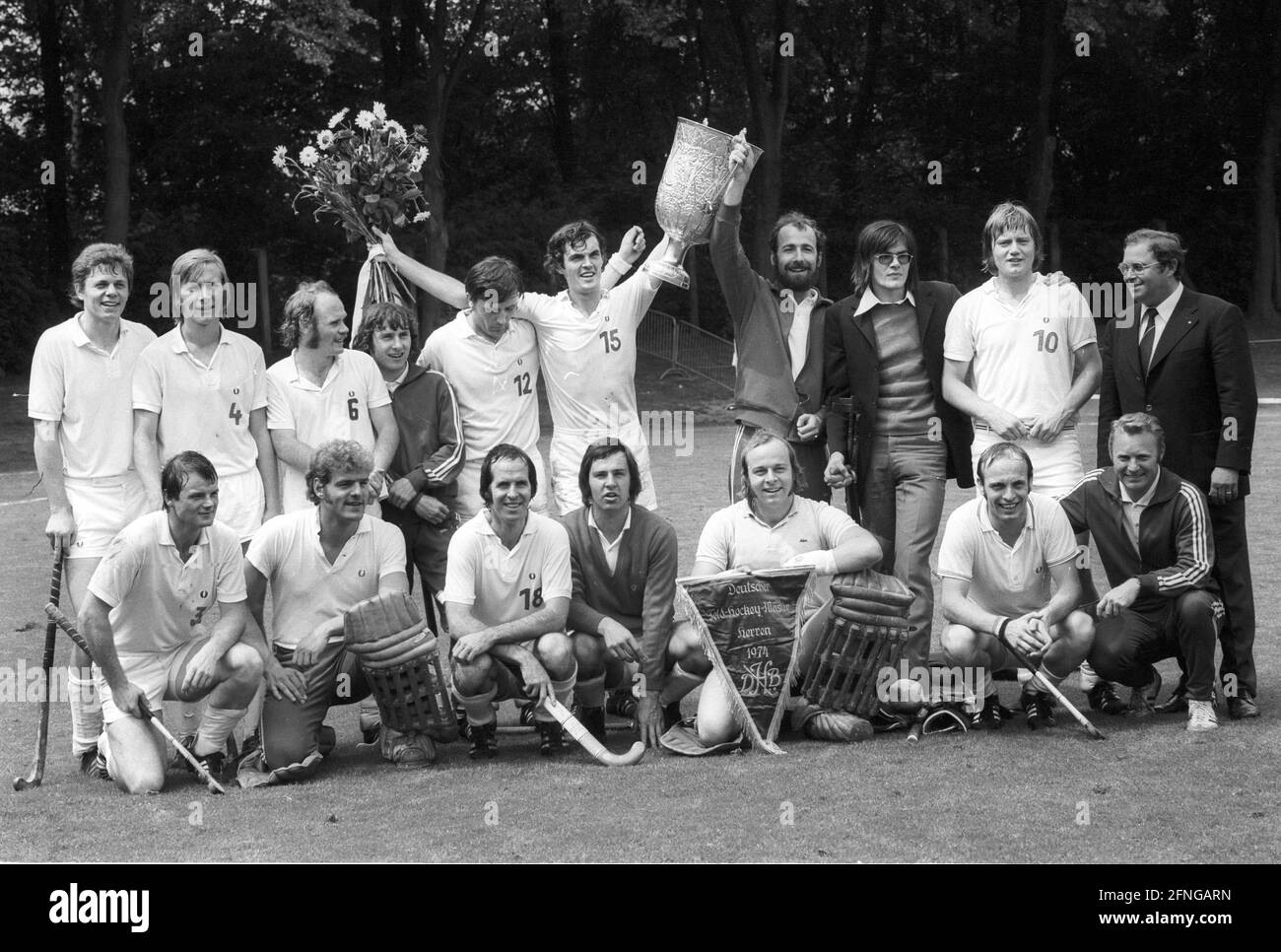 Finale du championnat allemand de hockey sur gazon pour hommes. Rot-Weiß Köln - Rüsselsheimer RK 3:1 N.V. le 29.06.1974 à Cologne. Champion de l'équipe Rot-Weiß Köln. [traduction automatique] Banque D'Images