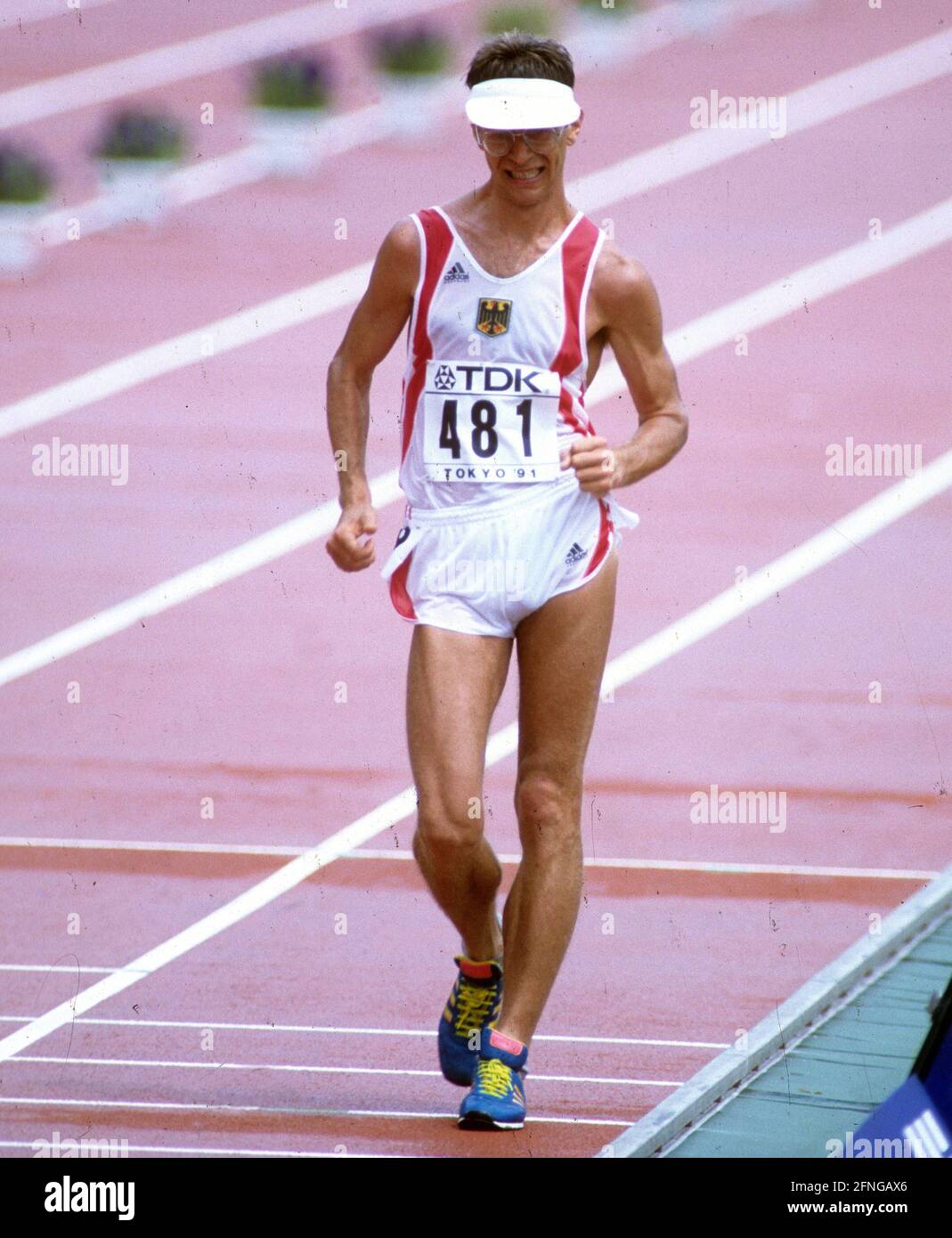L'ancien marcheur Hartwig GAUDER est décédé à l'âge de 65 ans. Archive photo: Athlétisme: Hartwig Gauder , Allemagne, champion olympique de marcheur 1980, ici aux Championnats du monde d'athlétisme 1991 à Tokyo, où il a terminé troisième (3e) le 31/08/1991. [traduction automatique] Banque D'Images