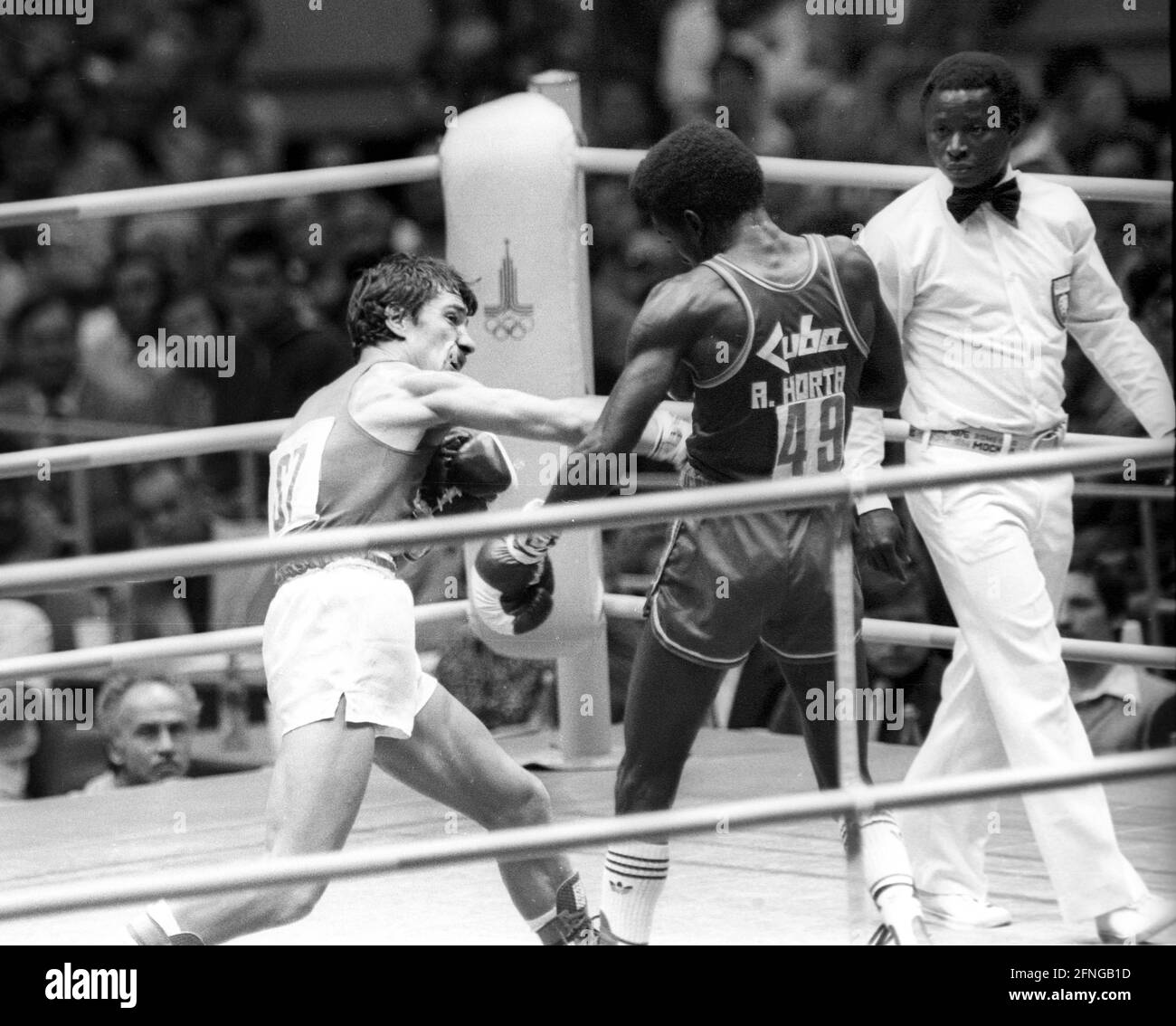 Jeux Olympiques 1980 Moscou / final de boxe en poids plume / Le champion olympique Rudi Fink (GDR) action contre Adolfo Horta (Cuba) 02.08.1980 [traduction automatique] Banque D'Images