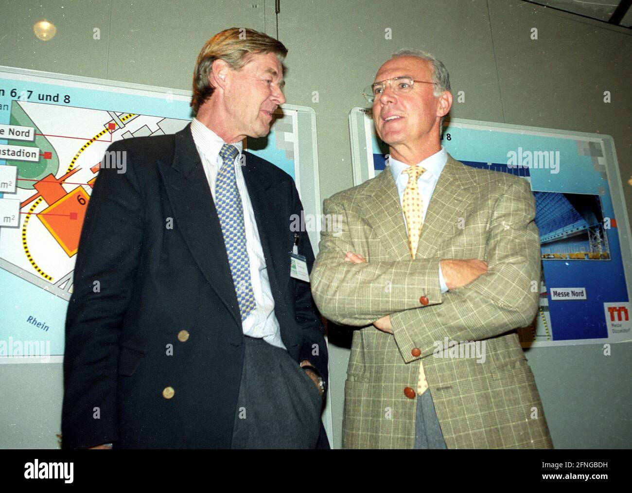 Inspection de la FIFA pour la coupe du monde 2006 à Düsseldorf 18.10.1999 : Horst Klosterkemper et Franz Beckenbauer [traduction automatique] Banque D'Images