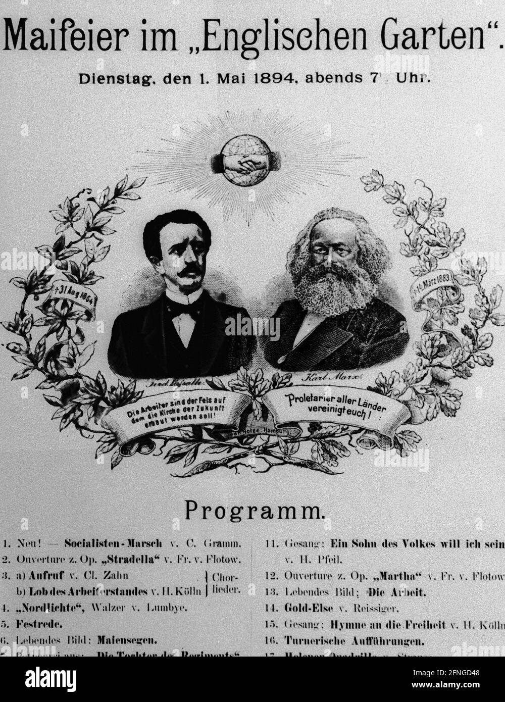 Berlin / syndicats / Histoire / 1894 Affiches et titres de journaux pour le jour de mai Fête du jour de mai, Invitation à la célébration du jour de mai avec photo de Ferdinand Lassalle et Karl Marx // Syndicat / mouvement des travailleurs / démocratie sociale / SPD / Publicité / Art / affiche / photographié Aprill 1989, Archives de l'État de Prusse *** Légende locale *** Syndicat / Histoire / affiche pour la manifestation du jour de mai. -May celebration1894-, photo de Karl Marx et Ferdinand Lassalle // classe active / social-démocratie / Art / [traduction automatique] Banque D'Images