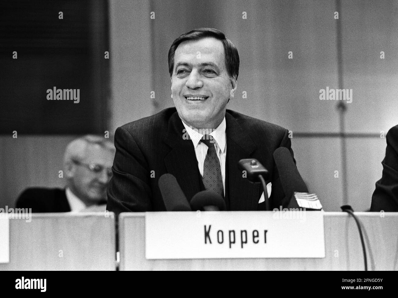 Allemagne, Francfort, 29.03.1990. Archive No.: 15-4-02 Conférence de presse annuelle de la Deutsche Bank photo: Hilmar Kopper, Président du Conseil d'Administration [traduction automatique] Banque D'Images