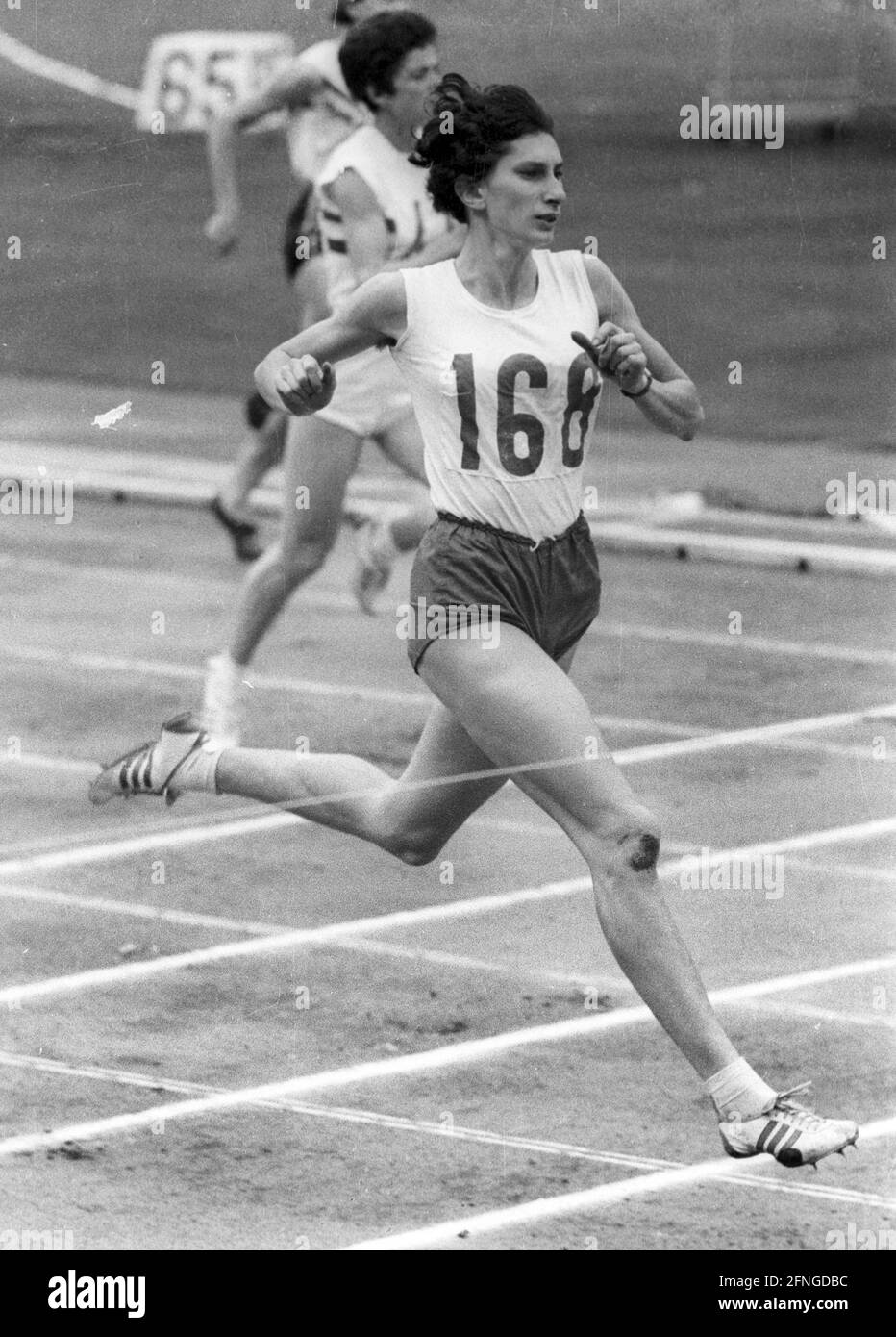 Jeux olympiques d'été à Tokyo 1964. Athlétisme: 200m femmes, Irena Kirszenstein plus tard Szewinska en action. Rec. 19.10.1964. [traduction automatique] Banque D'Images