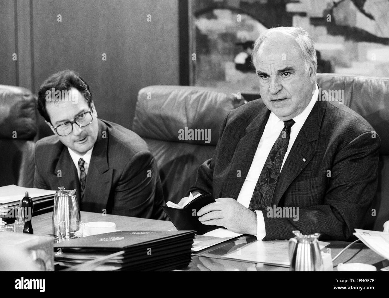 Le ministre fédéral des Affaires étrangères Klaus KINKEL , le FDP , et le chancelier fédéral Helmut KOHL , le CDU , lors d'une réunion du cabinet en janvier 1994 [traduction automatique] Banque D'Images