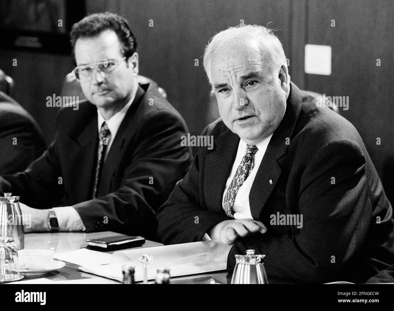 Le ministre des Affaires étrangères Klaus KINKEL , le FDP , et le chancelier Helmut KOHL , le CDU , lors d'une réunion du cabinet en juin 1995 [traduction automatique] Banque D'Images