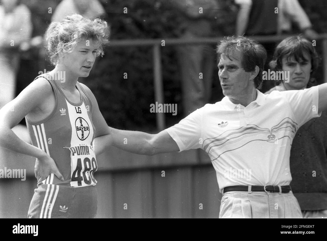 Championnats de l'équipe d'athlétisme allemande 1988 à Leverkusen 11.06.1988. Heike Redetzky (saut en hauteur) et Gerd Osenberg (tous deux Bayer Leverkusen). [traduction automatique] Banque D'Images