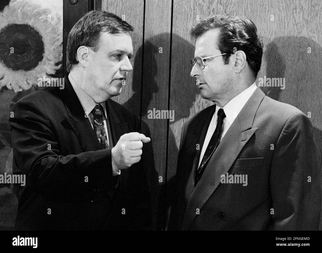 Les ministres fédéraux Volker RUEHE , CDU , et Klaus KINKEL , FDP , lors d'une réunion du Cabinet en octobre 1995 [traduction automatique] Banque D'Images