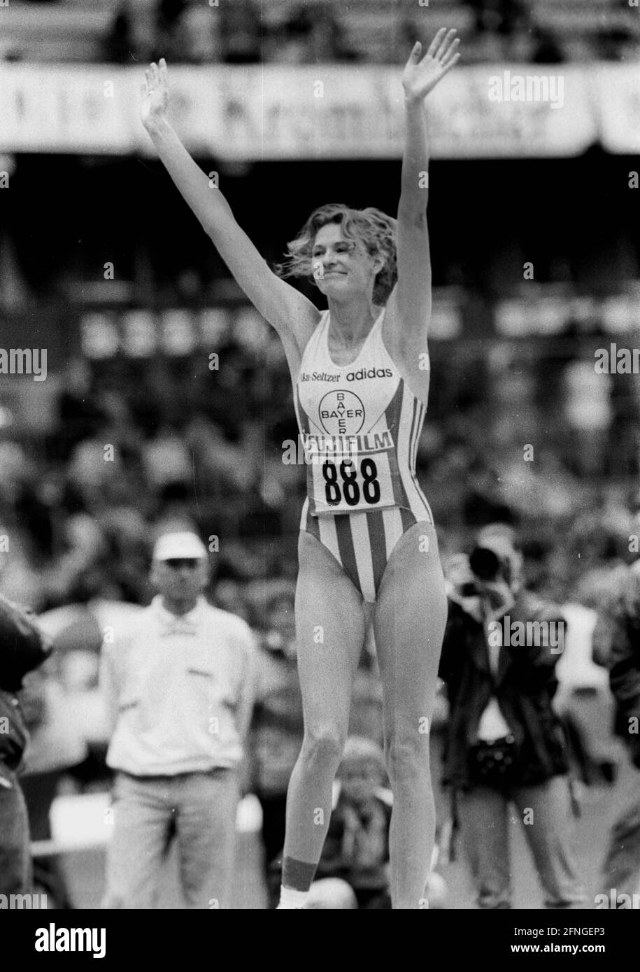 Championnats allemands d'athlétisme à Cologne 22.06.1996 : jubilation Heike Henkel (Bayer Leverkusen/High Jump). [traduction automatique] Banque D'Images