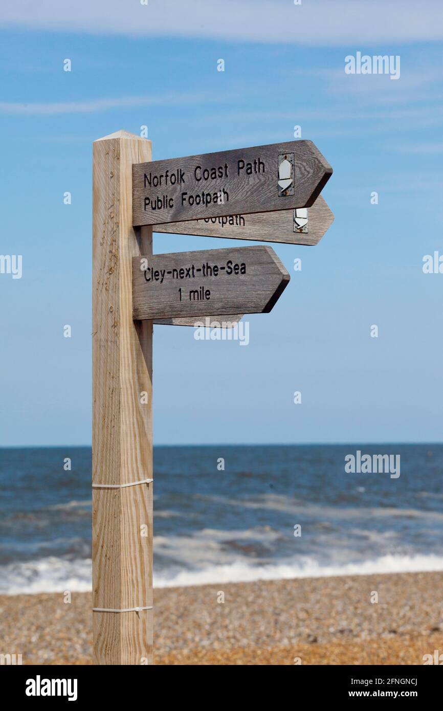 Norfolk Coast path foot path signe sur la mer Banque D'Images