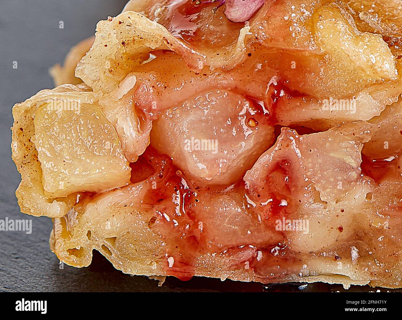 Gros plan de la tranche de strudel de pomme Banque D'Images