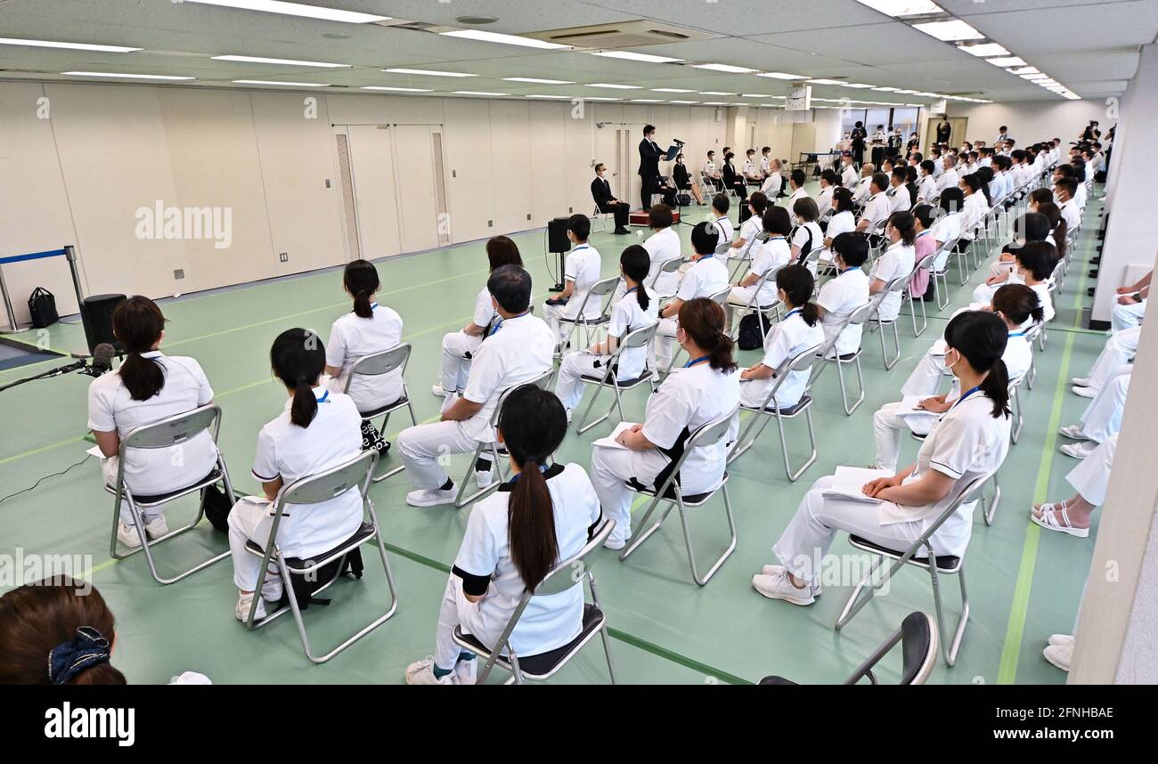 Tokyo, Japon. 17 mai 2021. Yasuhide Nakayama, ministre d'État à la Défense du Japon, s'exprime lors du lancement des grands centres de vaccination Covid-19 à Tokyo, au Japon, le lundi 17 mai 2021. Ce centre ouvrira ses portes le 24 mai 2021. Les unités d'opération de Tokyo organisent des forces terrestres, aériennes et maritimes d'autodéfense (Armée de terre, Force aérienne et Marine), 240 officiers et 110 travailleurs médicaux privés sur 350 membres. Photo par Keizo Mori/UPI crédit: UPI/Alay Live News Banque D'Images