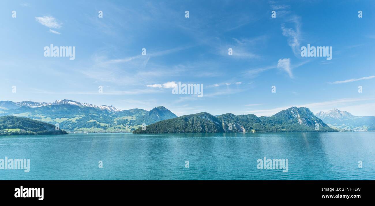 Panorama magnifique. Lac de Lucerne et montagnes des Alpes en Suisse. Canton de Nidwalden et Lucerne. Banque D'Images
