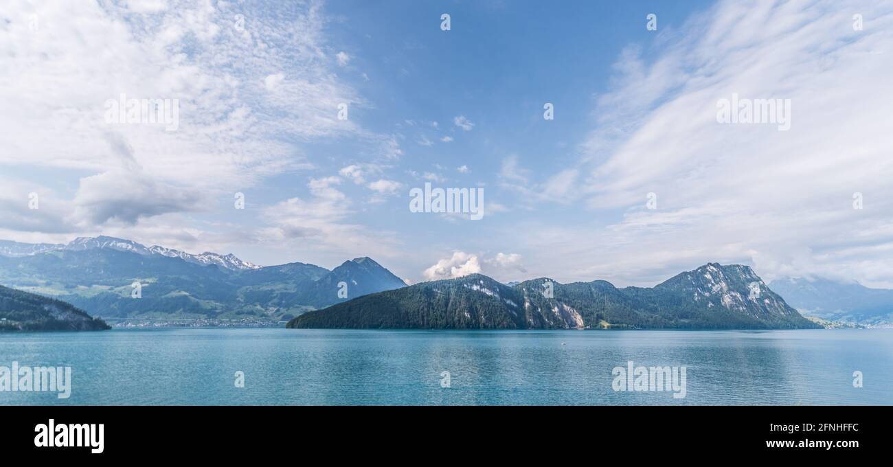 Panorama magnifique. Lac de Lucerne et montagnes des Alpes en Suisse. Canton de Nidwalden et Lucerne. Banque D'Images