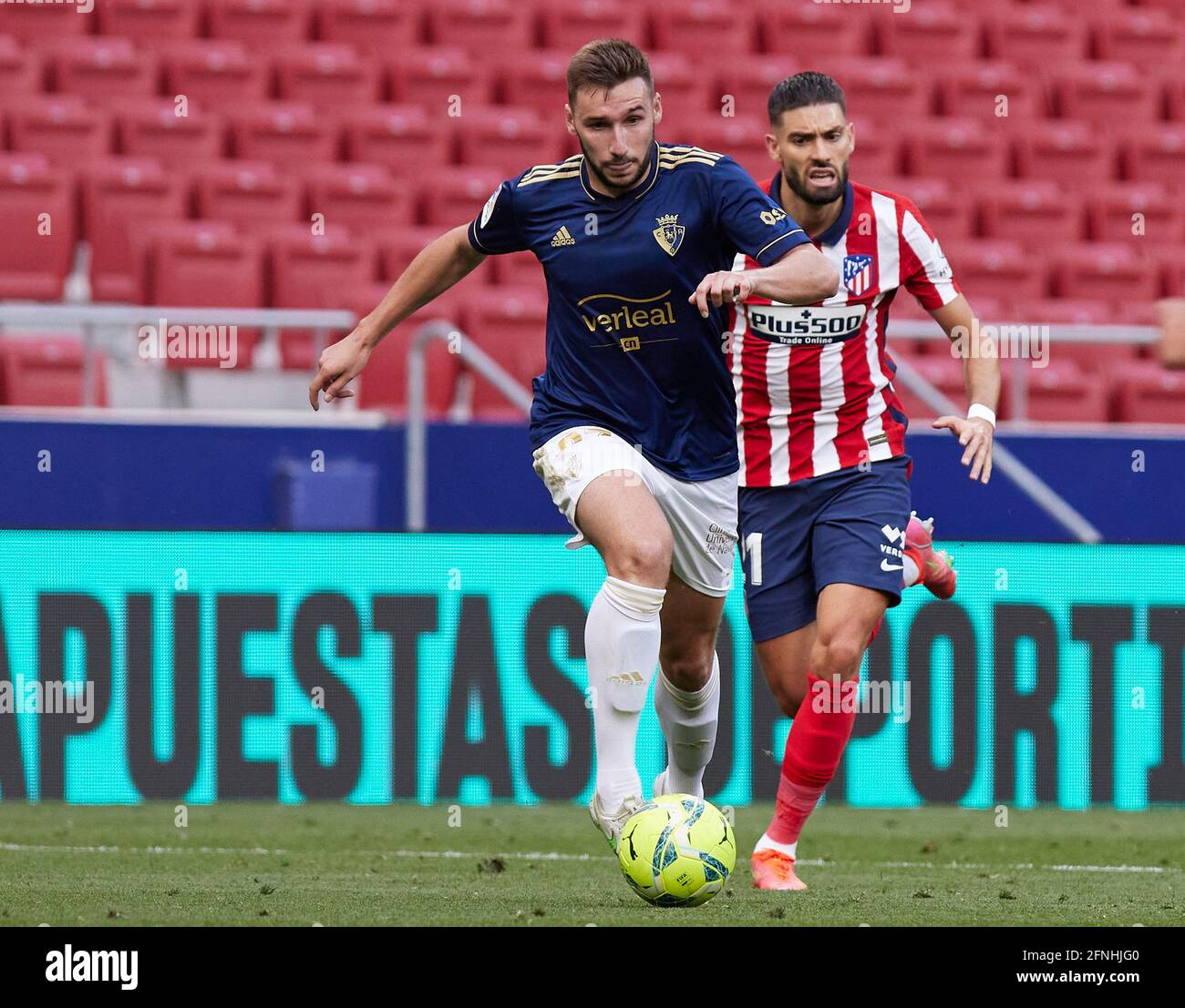 Jon Moncayola (CA Osasuna) En action pendant le match de la Liga rond 36  entre Atletico Madrid et CA Osasuna au stade Wanda Metropolitano.les stades  sportifs autour de l'Espagne restent soumis à