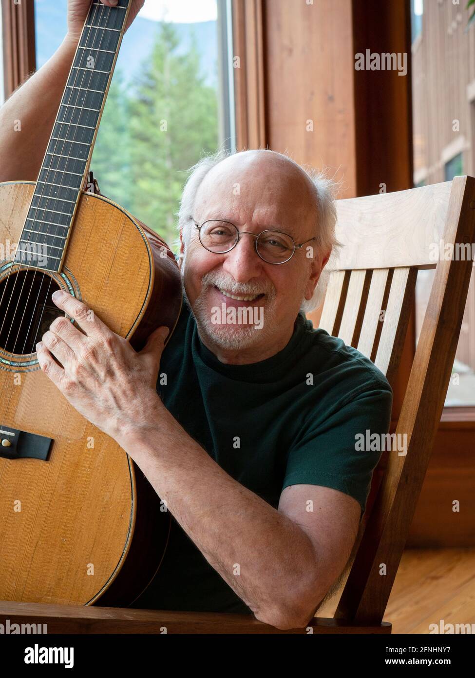 Chanteur de Peter Yarrow du groupe folklorique des années 1960, Peter Paul et Mary. Banque D'Images