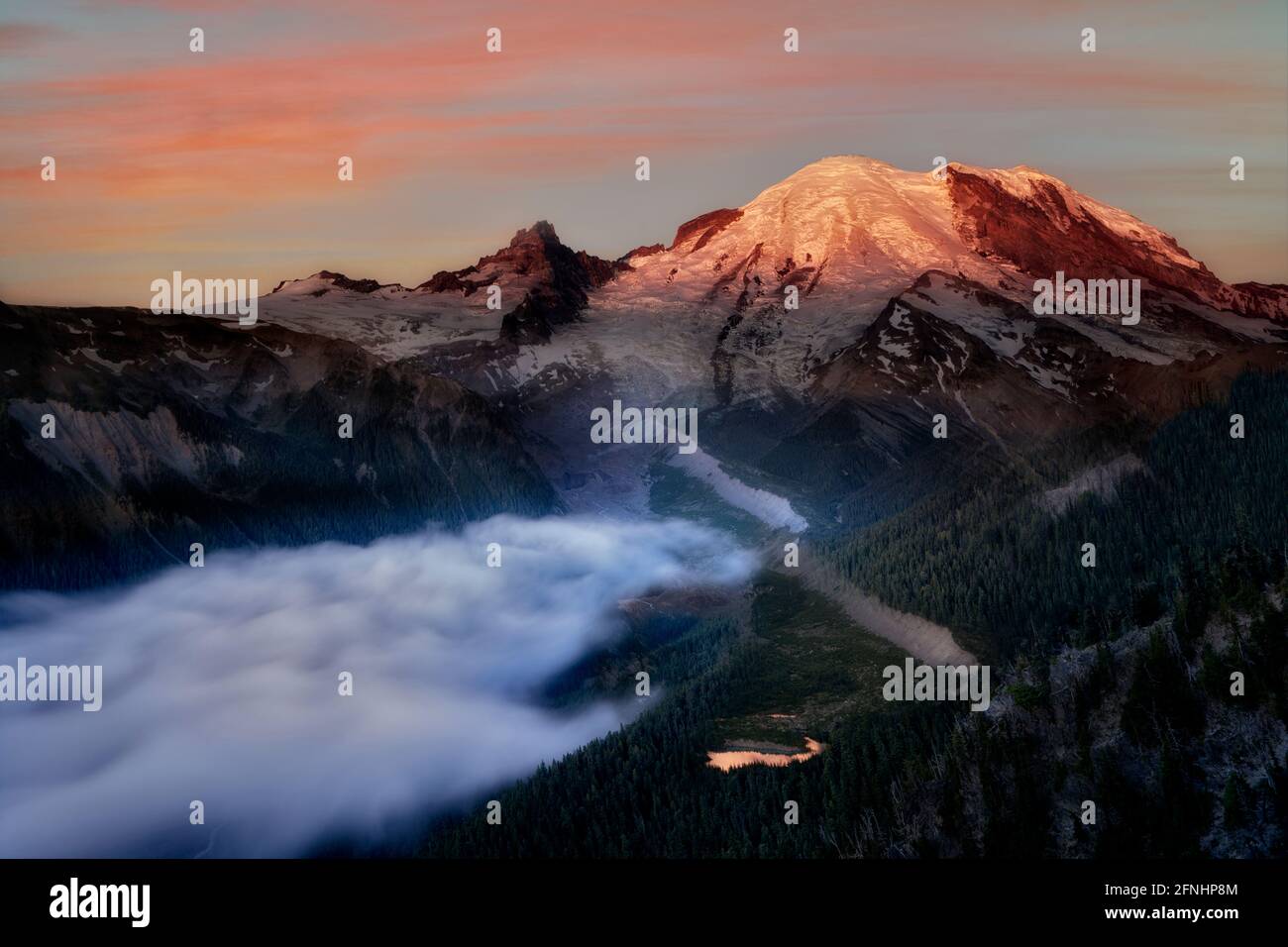 Mt. Rainier au soleil depuis Sunrise point. Mt. Parc national de Rainier, Washington Banque D'Images