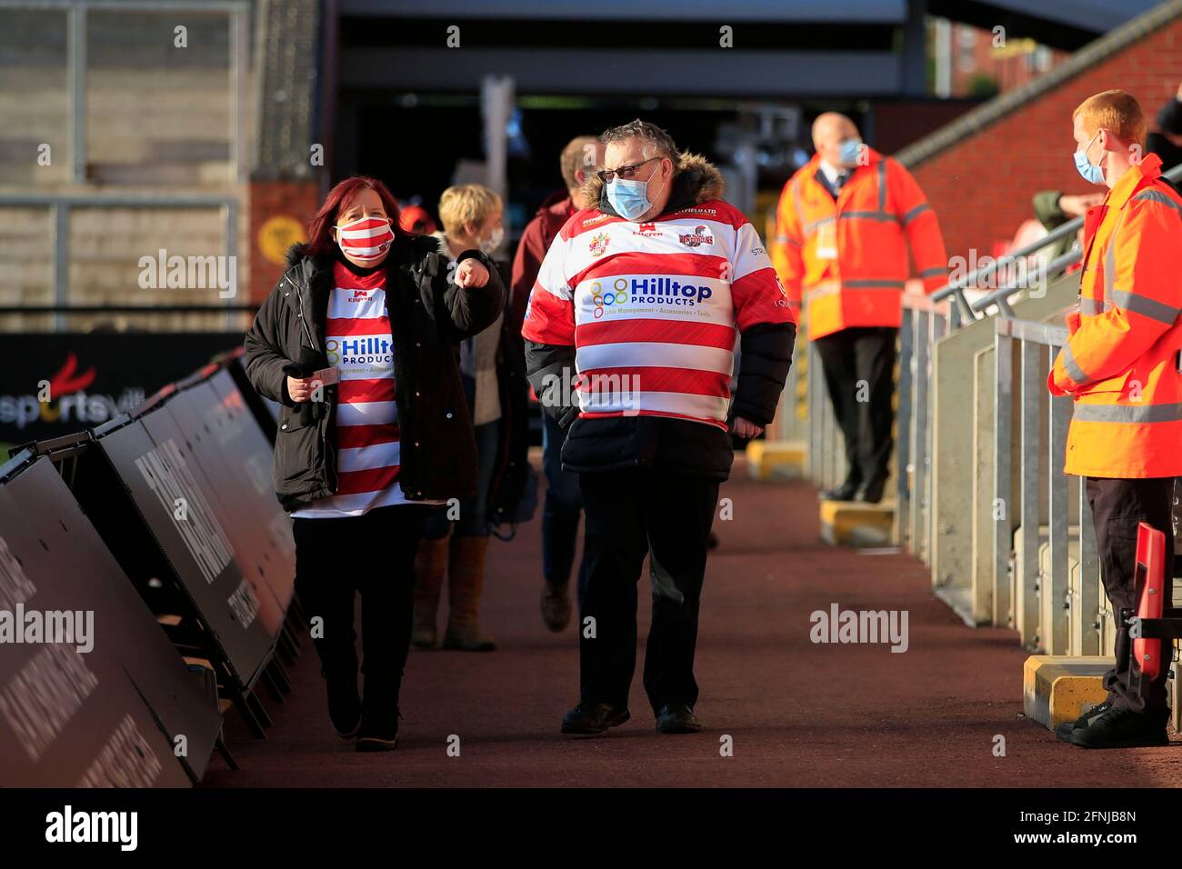 Les fans de la Rugby League à l'intérieur du village sportif de Leigh, stade des Leigh Centurions Banque D'Images