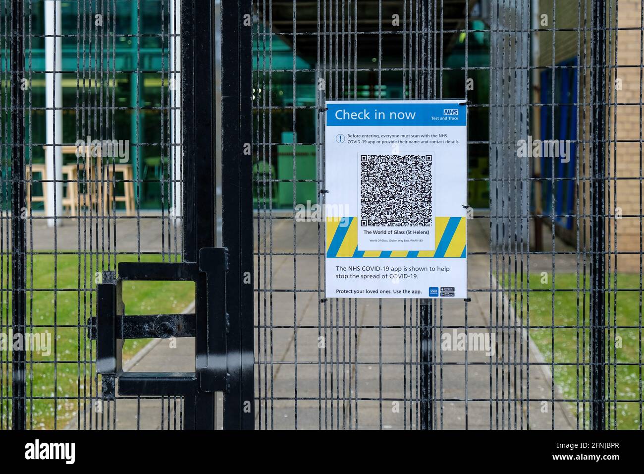 Code QR NHS Test and Trace au centre d'accueil World of Glass, St Helens, Royaume-Uni. Banque D'Images