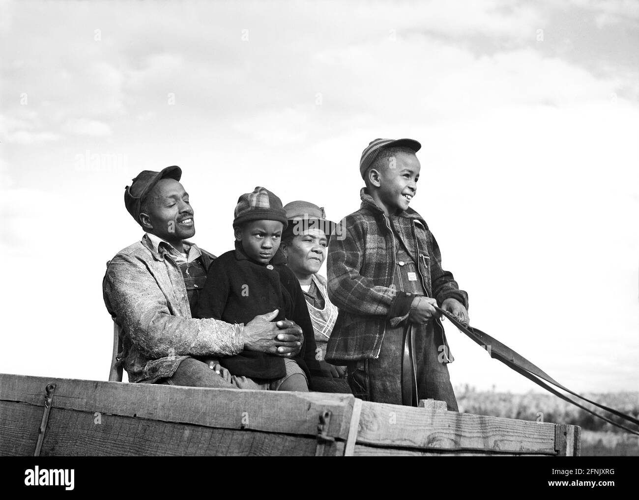 Boyd Jones et l'équitation familiale dans Wagon, Greensboro, Géorgie, Etats-Unis, Jack Delano, U.S. Office of War information, novembre 1941 Banque D'Images