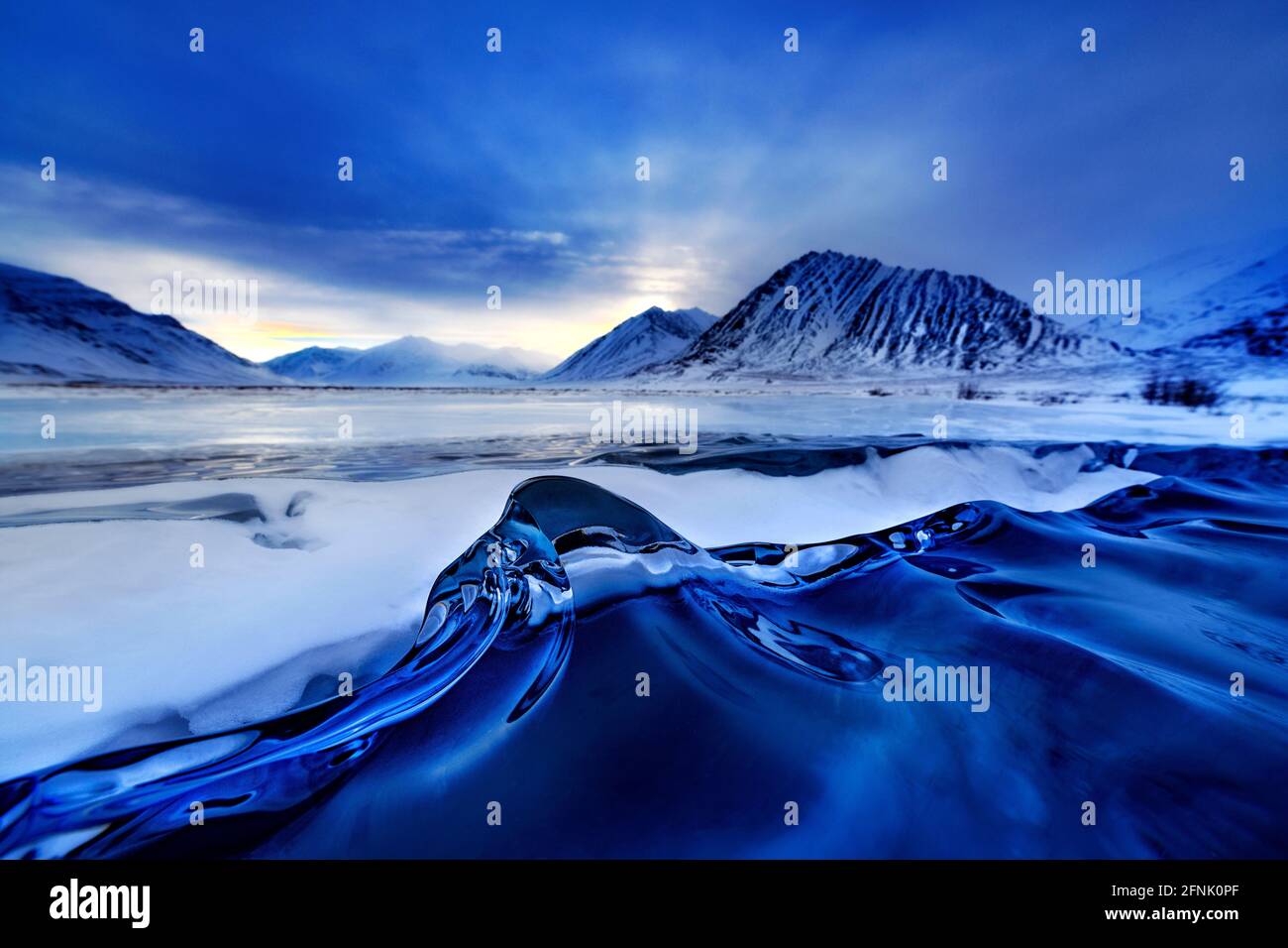 Frozen River col Atigun, Brooks Range, Alaska Banque D'Images