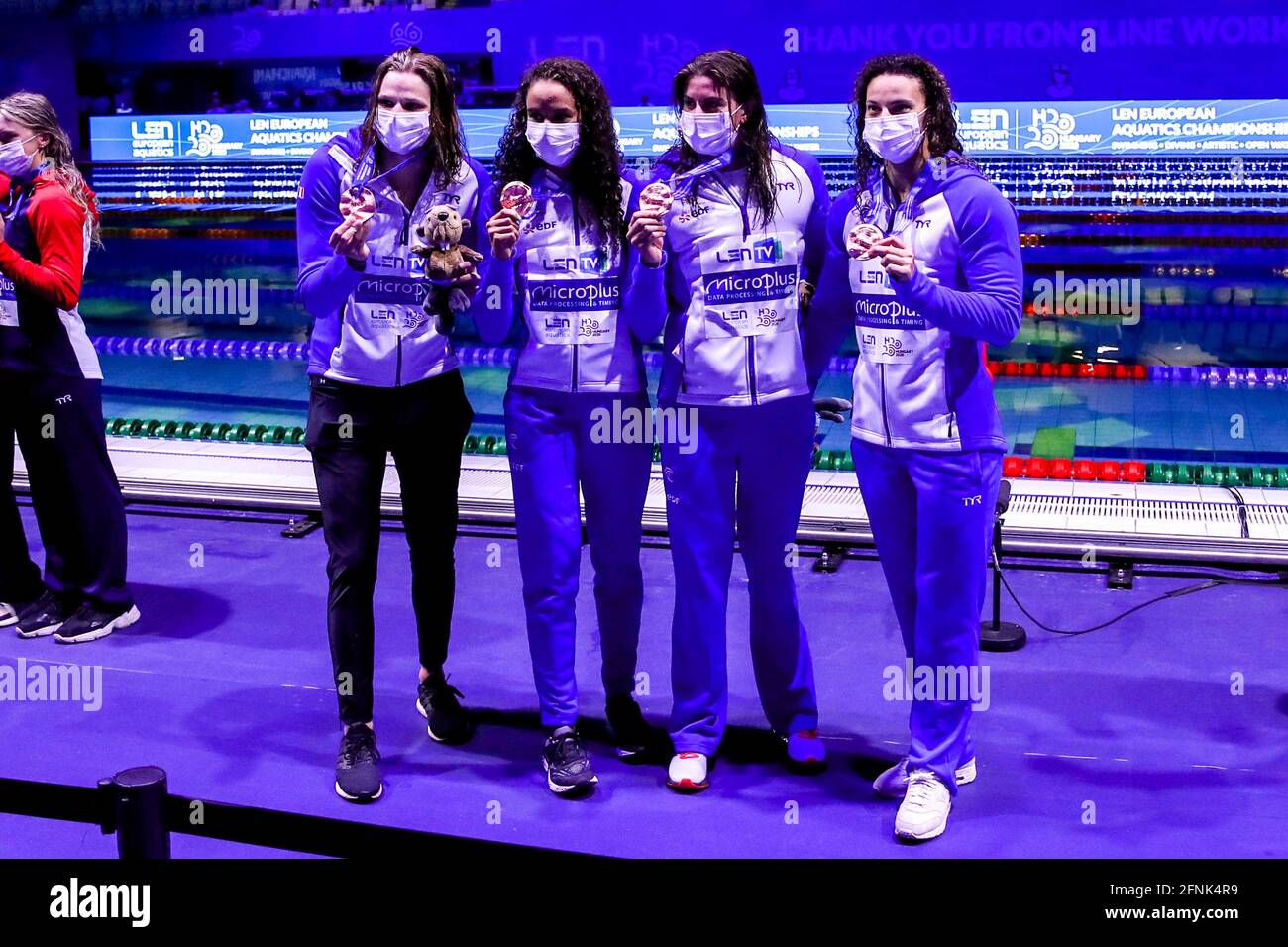 BUDAPEST, HONGRIE - MAI 17 : Lucy Hope of Great Britain, Anna Hopkin de Grande-Bretagne, Abbie Wood de Grande-Bretagne, Freya Anderson de Grande-Bretagne, gagnant de la médaille d'or, première place des femmes 4 x 100m Freestyle final pendant les championnats européens d'AQUA LEN natation à Duna Arena le 17 mai, 2021 à Budapest, Hongrie (photo de Marcel ter Bals/Orange Pictures) crédit: Orange pics BV/Alay Live News Banque D'Images