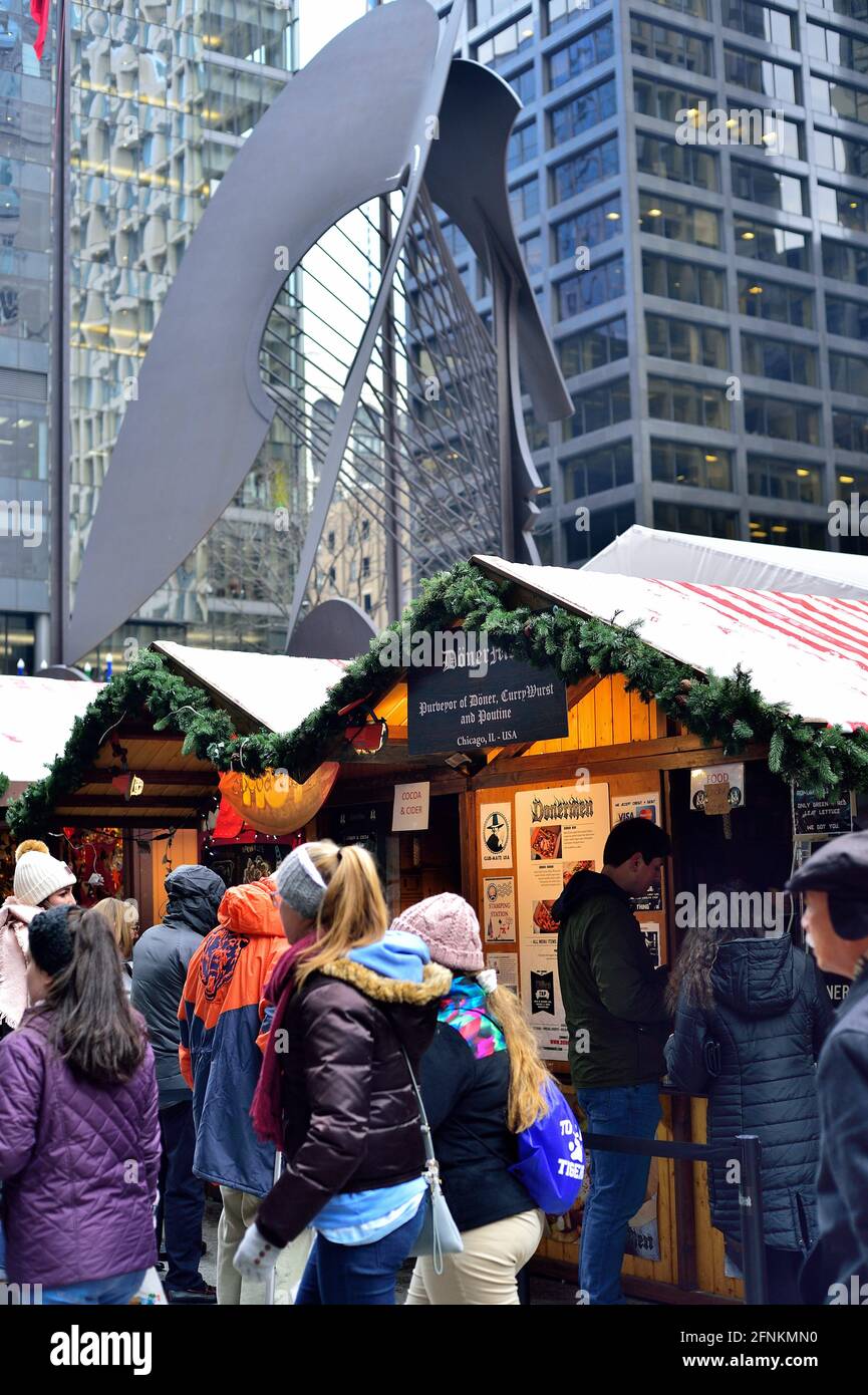 Chicago, Illinois, États-Unis. Les amateurs de shopping pourront se rendre à divers kiosques du Christkinllmarket, dans le centre-ville de Chicago. Banque D'Images