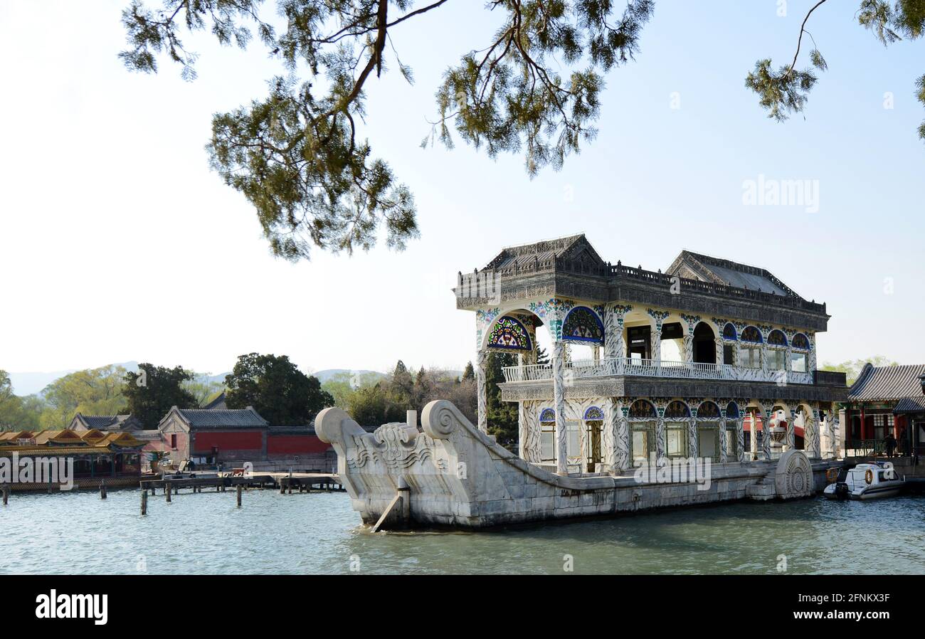 Le bateau en marbre dans le palais d'été de Pékin. Banque D'Images