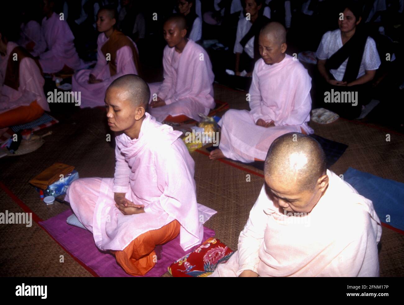 Religieuses au Centre de méditation de Mahasa Sasana Yeikhta, Yangon Myanmar Banque D'Images