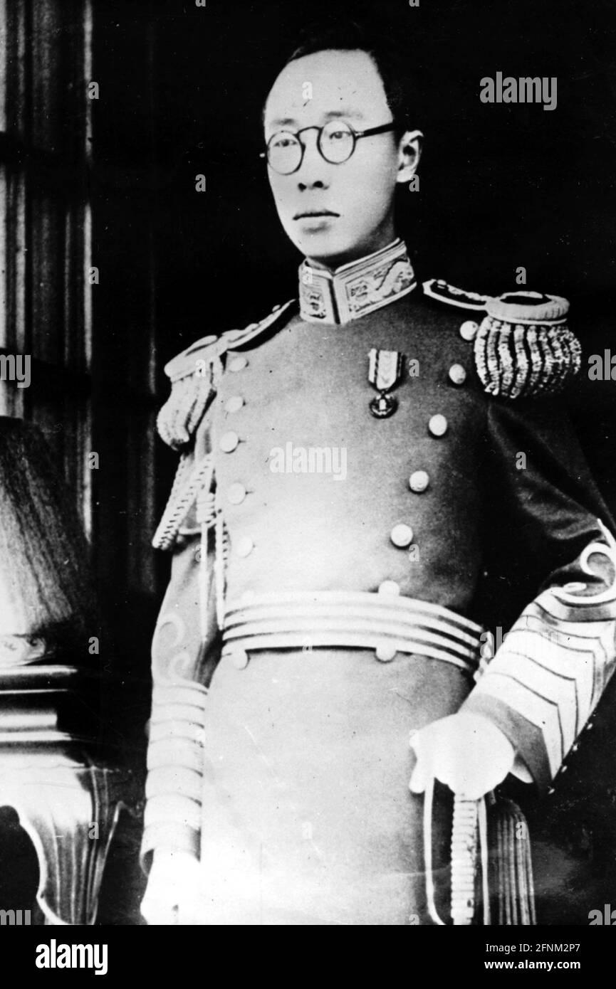 Puyi, 7.2.1906 - 17.10.1967, dernier empereur de Chine 1908 - 1912, demi-longueur, vers les années 1930, DROITS-SUPPLÉMENTAIRES-AUTORISATION-INFO-NON-DISPONIBLE Banque D'Images