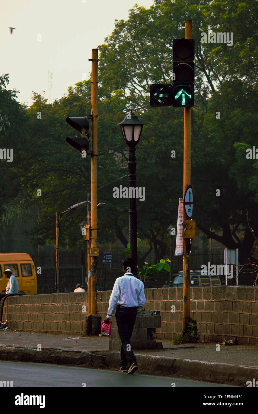 Les routes indiennes sont vertes. Rues de l'Inde. Banque D'Images