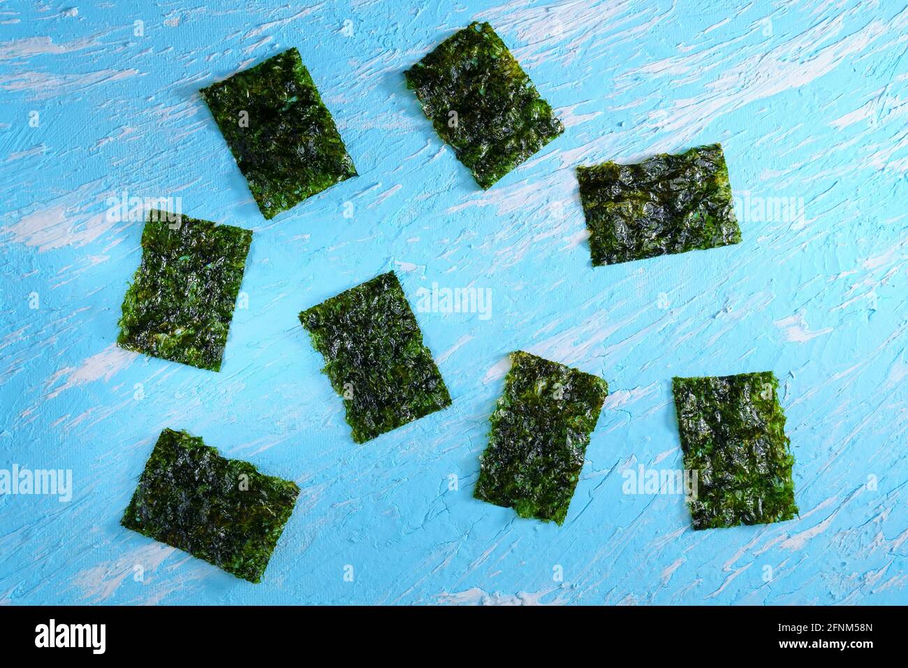 Algues Séchées Croustillantes Gros Jetons Nori Morceau De Feuille D'algues  Grillées. Concept D'alimentation Saine. Photo stock - Image du comestible,  nutrition: 223078212