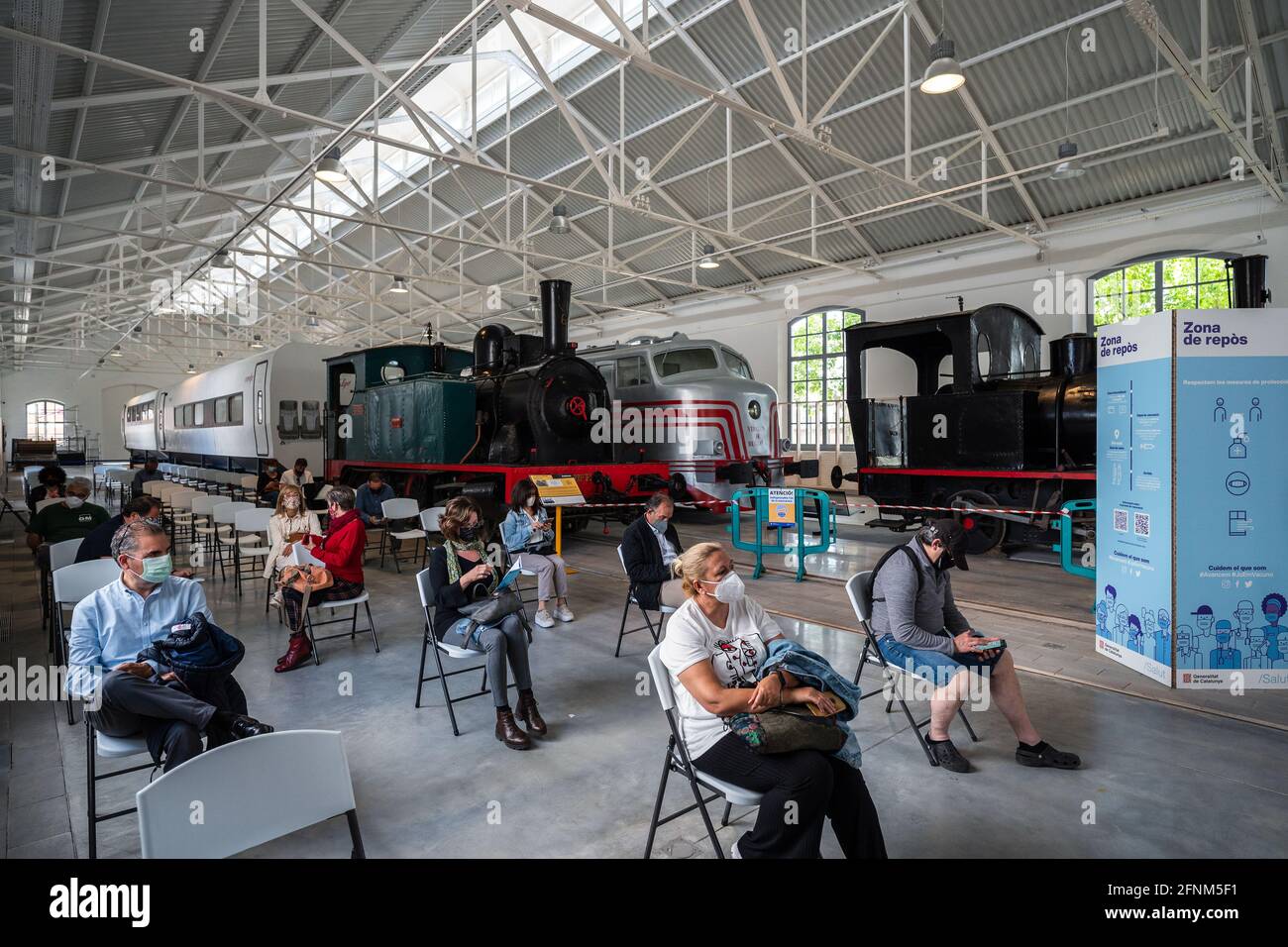 ESPAGNE-CATALOGNE-VACCINATION-PFIZER-MUSEU DEL FERROCARRIL VILANOVA I LA GELTRÚ. Le musée ferroviaire de Vilanova i la Geltrú a été mis en place pour la vaccination de Pfizer au musée ferroviaire de Vilanova i la Geltrú, Espagne, le 12 mai 2021. © Joan Gosa 2021 Banque D'Images