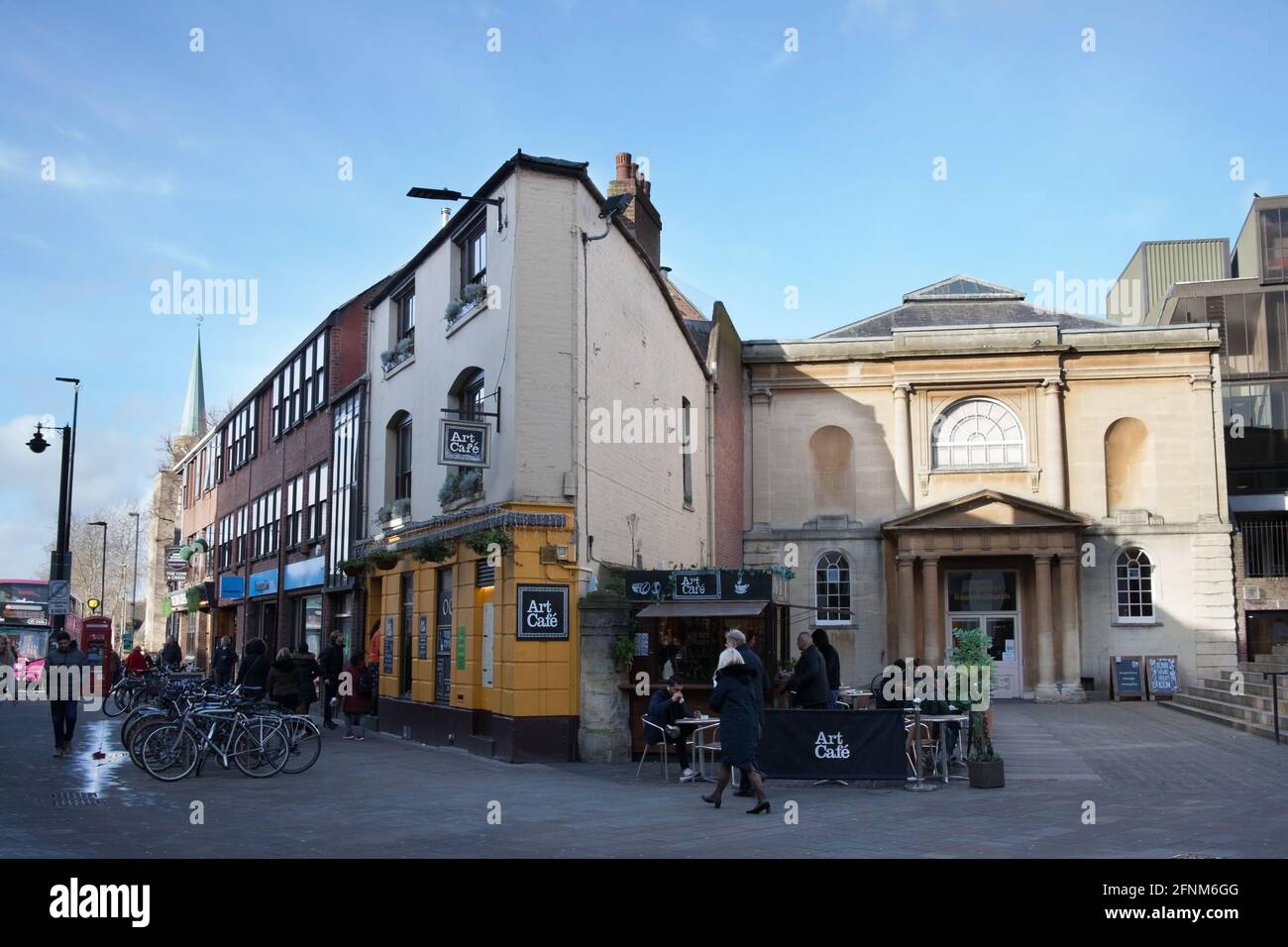 Oxford, Oxfordshire, Royaume-Uni 01 29 2020 Shoppers on Queen Street à Oxford, Royaume-Uni Banque D'Images