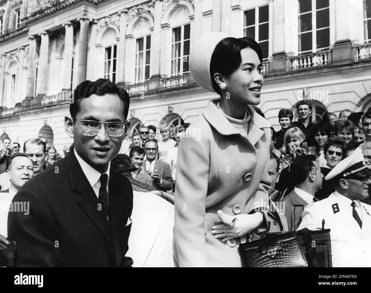 Rama IX Bhumibol Adulyadai, 5.12.1927 - 13.10.2016, Roi de Thaïlande 9.6.1946 - 13.10.2016, DROITS-SUPPLÉMENTAIRES-AUTORISATION-INFO-NON-DISPONIBLE Banque D'Images