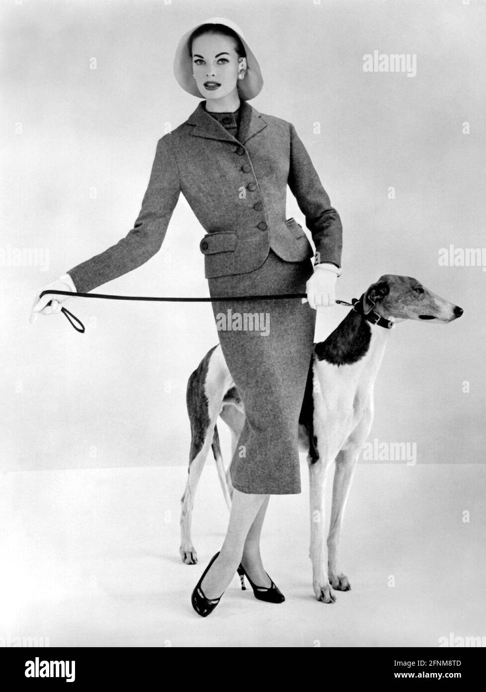 Fashion, années 1960, collection automne et hiver, costume en tweed pour femme par Victor Stiebel, DROITS-SUPPLÉMENTAIRES-AUTORISATION-INFO-NON-DISPONIBLE Banque D'Images
