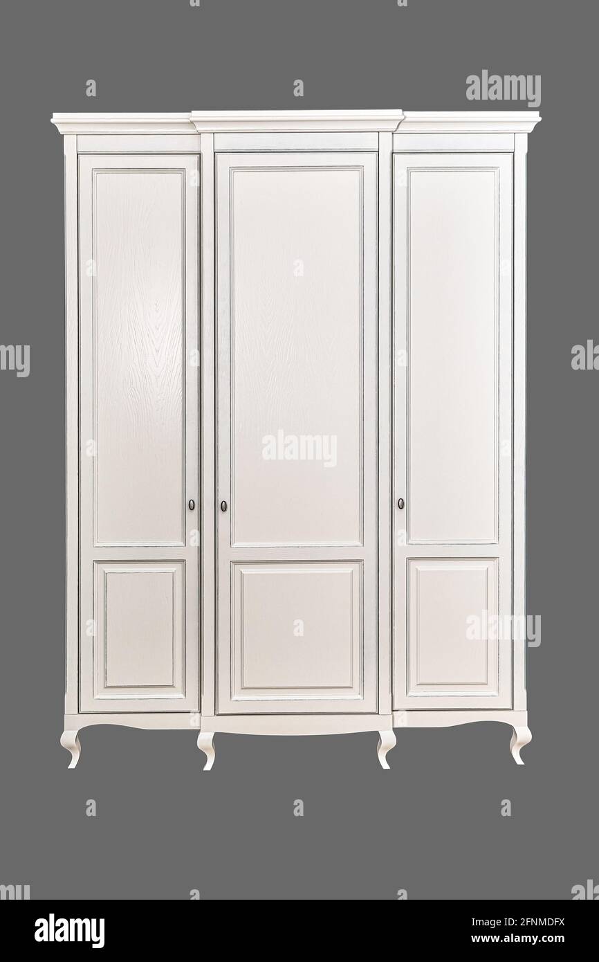 garde-robe blanche à trois sections de style classique avec jambes  sculptées isolées sur fond gris Photo Stock - Alamy