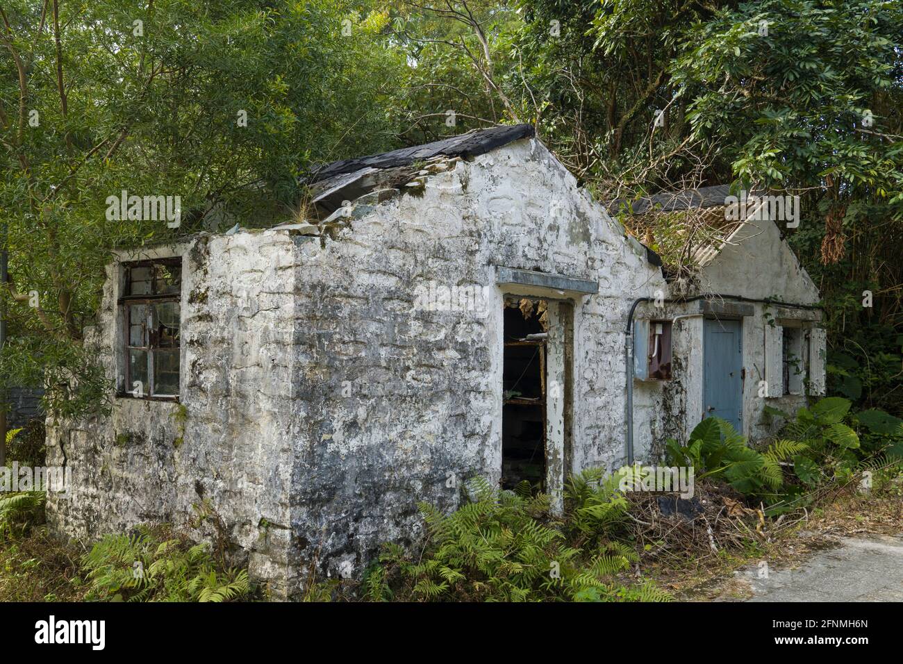 A abandonné une maison en pierre à étages sur l'île de Lantau, à Hong Kong Banque D'Images