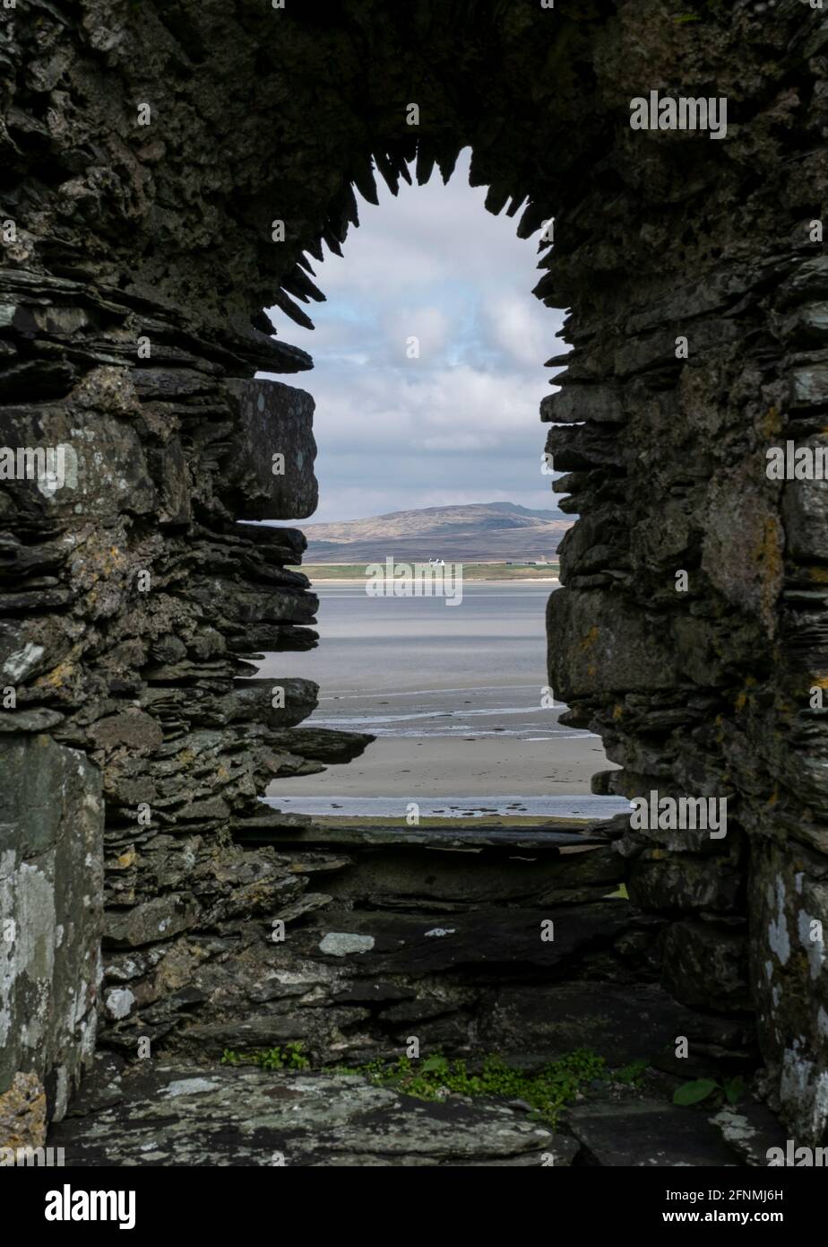 Chapelle et Croix de Kilnave située sur la rive ouest du Loch Gruinart, île d'Islay, Hébrides intérieures, Écosse. Banque D'Images