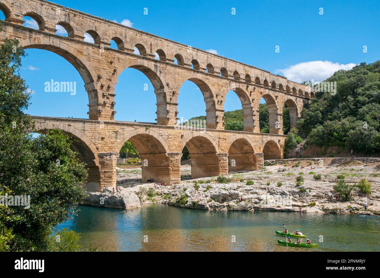 Rivière Gardon et pont du Gard, site classé au patrimoine mondial de l'UNESCO, Gard (30), région occitanie, France Banque D'Images