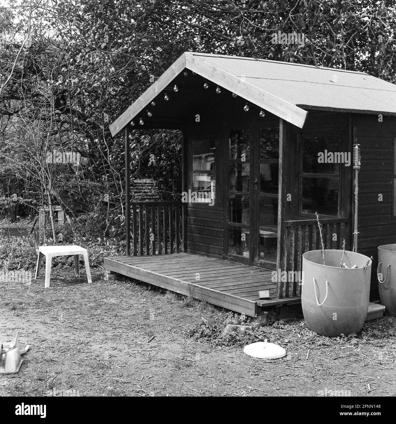 Maison d'été avec jardin en bois, Medstead, Hampshire, Angleterre, Royaume-Uni. Banque D'Images