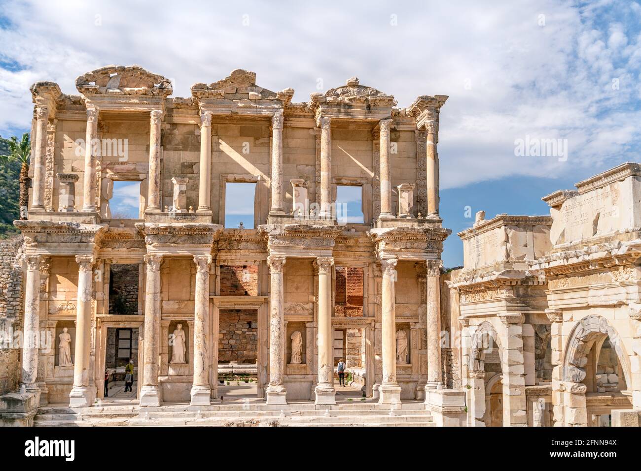 Bibliothèque Celsus à Éphèse à Selcuk (Izmir), Turquie. La statue de marbre  est Sophia, déesse de la sagesse, à la bibliothèque Celcus d'Éphèse, en  Turquie. Les ruines o Photo Stock - Alamy